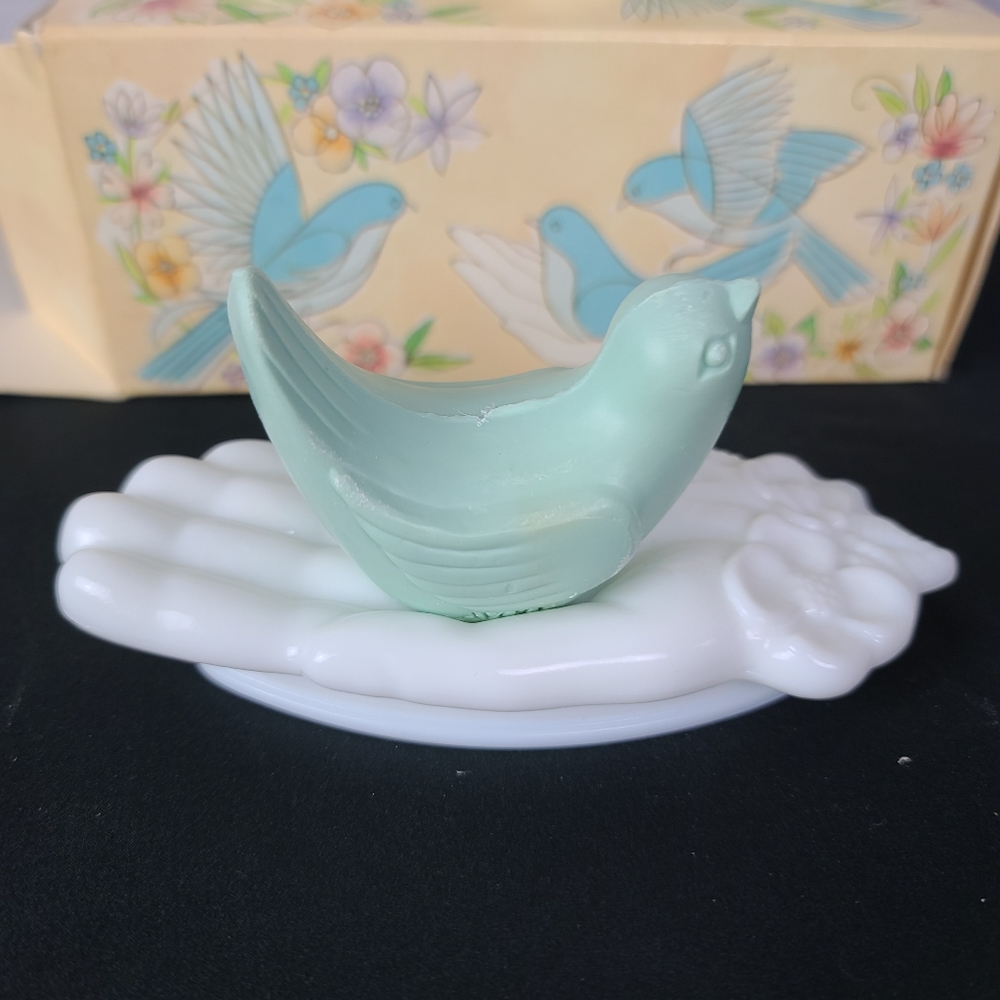 Avon BIRD-IN-HAND. Soap dish and 3 " Special Occasion" Soaps FLASH SALE - Picture 1 of 10